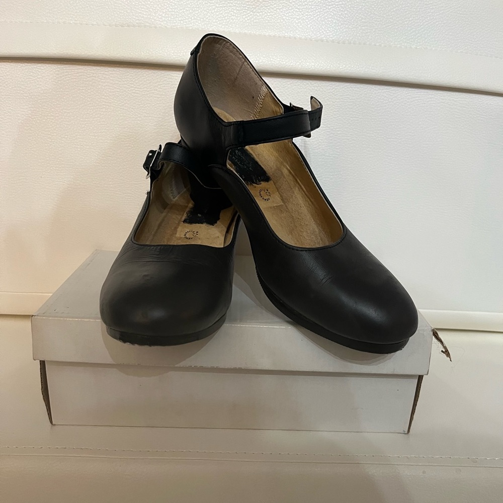 Women folklorico shoes 8.5